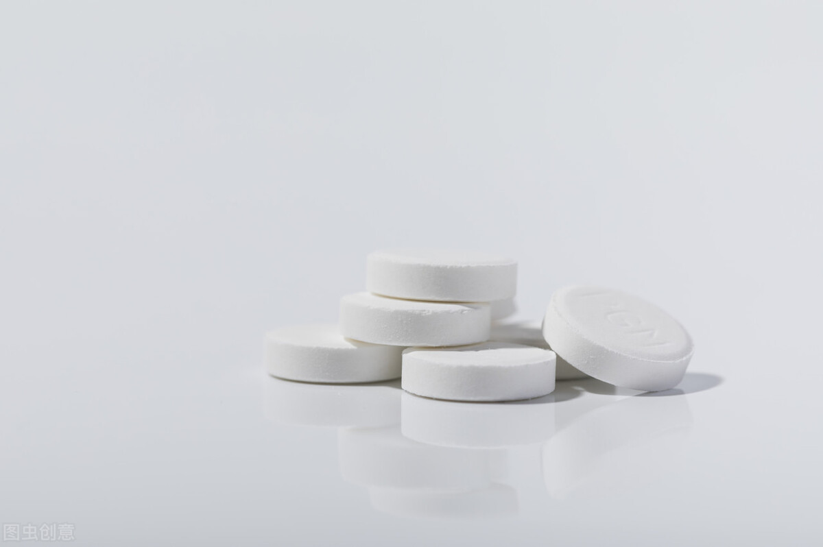 养宠小知识狗狗怀孕50天食欲下降,养宠日记狗狗月经一直不完