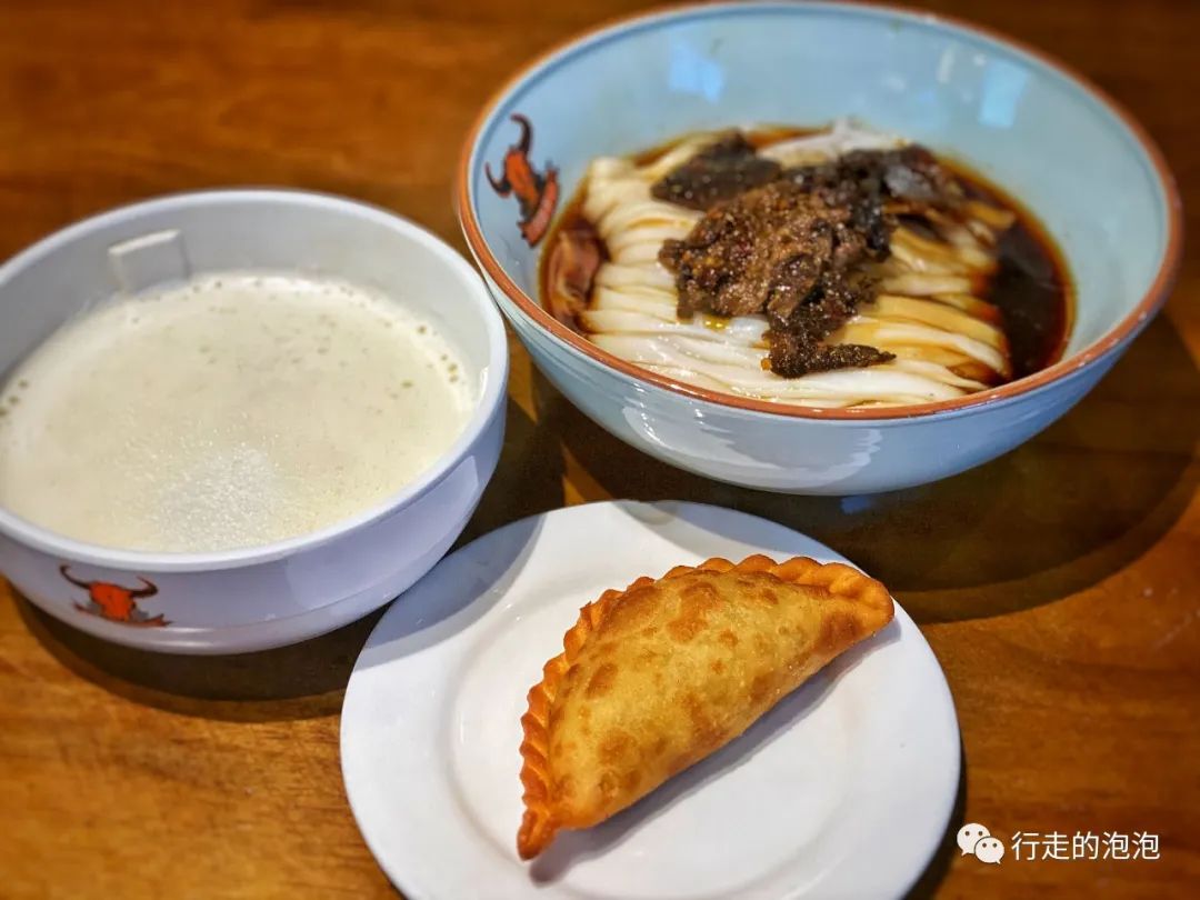 「岳阳攻略」被誉为“湖南夜宵扛把子”的烧烤城,还是小龙虾基地