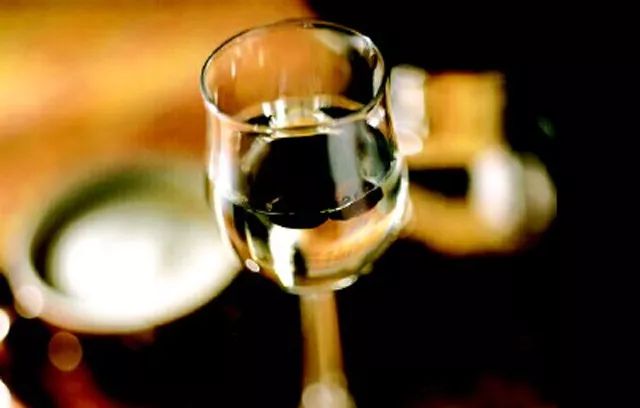 75%的酒精可有效灭活病菌对吗,75%医用酒精能灭杀什么病毒