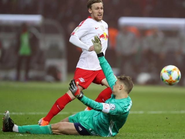 德国杯决赛让人眼花缭乱，但低迷一季的诺伊尔终于脱颖而出