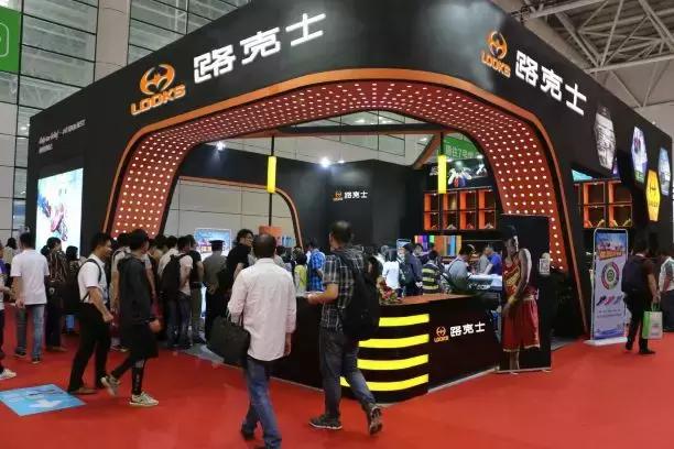 路克士足球服,足球路克士