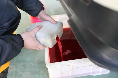 汽车防冻液更换步骤是什么,明锐自己动手更换防冻液图解