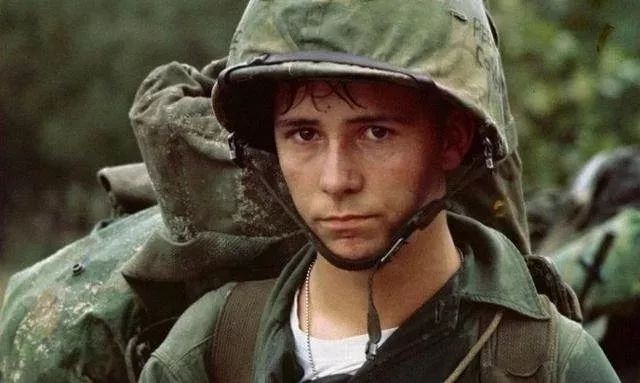 为消灭一名越南*击狙**手，美军动用整个炮兵团狂轰滥炸了一整晚