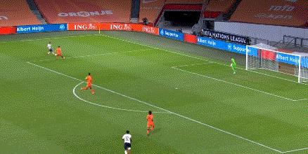 三观尽碎！荷兰主场负意大利，场面比比分更揪心，防线集体梦游