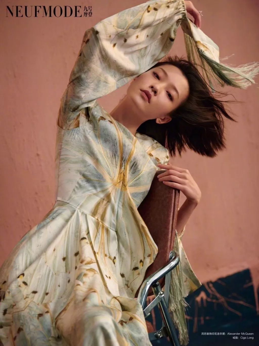 刘雯何穗个人简介,刘雯何穗奚梦瑶走秀视频