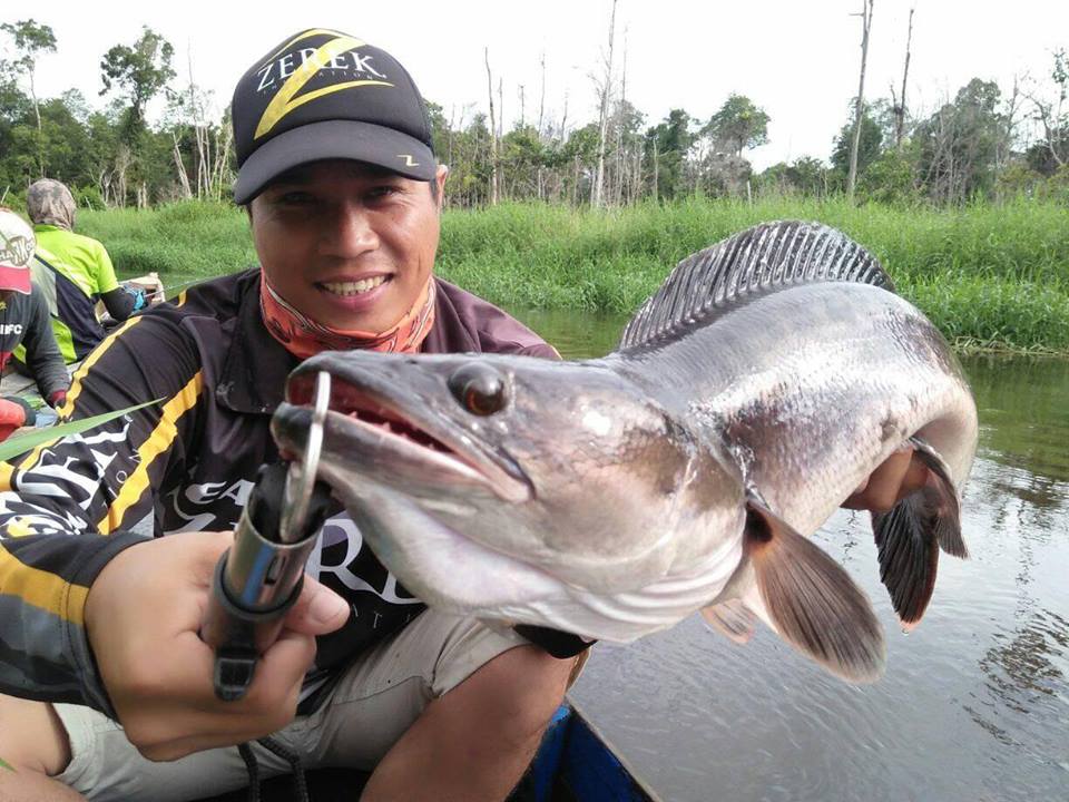铁血战士打黑武士,铁血战士打特种兵