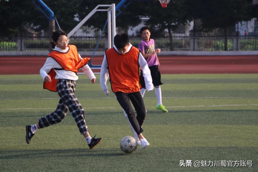 洪雅教体局“五育并举”报道之四：“玩转”校园足球共享运动乐趣