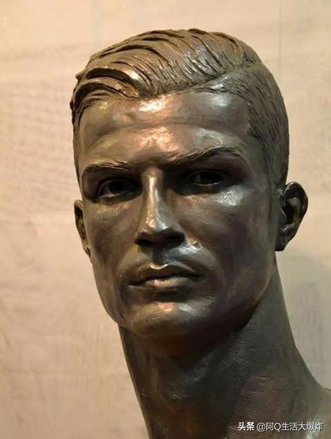 c罗的雕塑,c罗雕塑恶搞