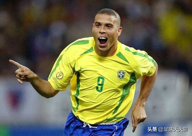 当今足坛十大最丑的球星,世界足球十大神锋小罗