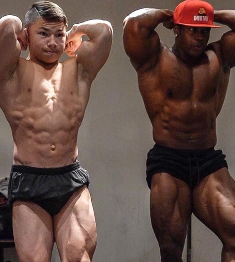 17岁亚裔男孩，为何练出如此强壮体魄？2年实现120万粉丝和5%体脂