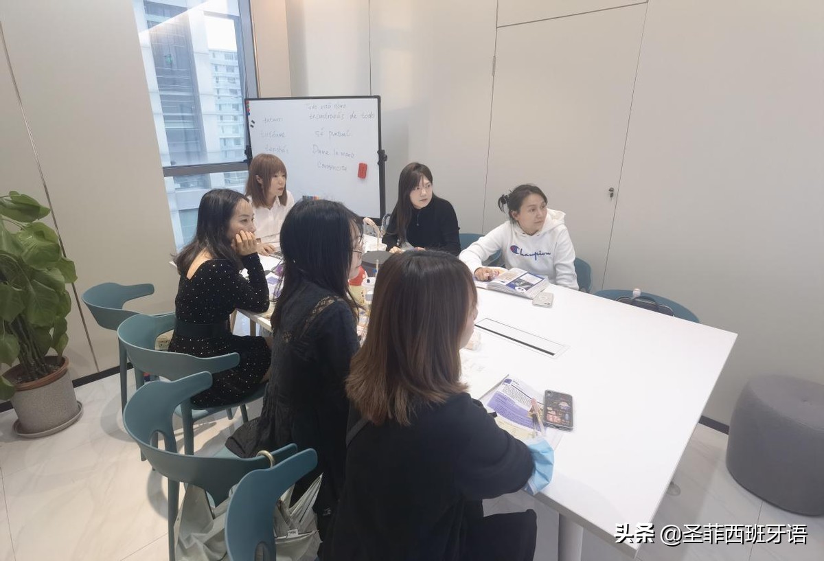 圣菲西班牙语俱乐部,圣菲西班牙语