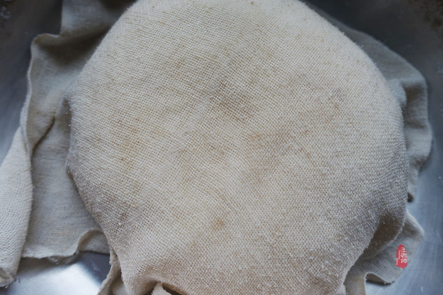 香气四溢的牛肉面，让家人吃得好舒服，自己擀的面条也是关键