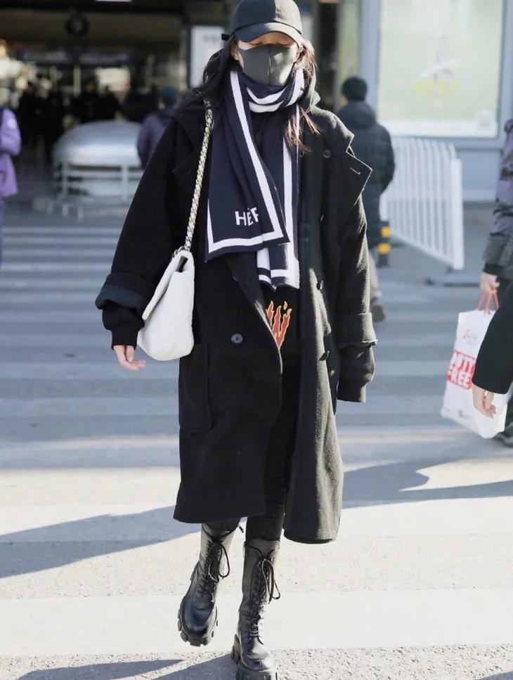 关晓彤同款only紫色小熊羽绒服,only关晓彤同款针织连衣裙