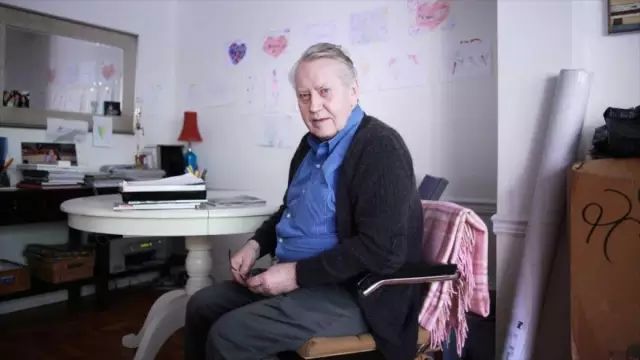 戴15元手表,却秘密捐出560亿:人活到极致,一定是素与简