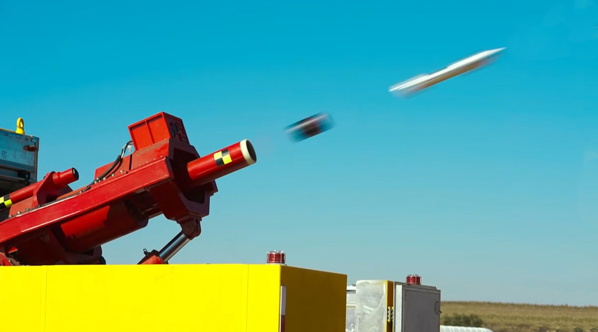 美国海军放弃电磁炮，中国却用于*防队消**，电磁炮无用吗