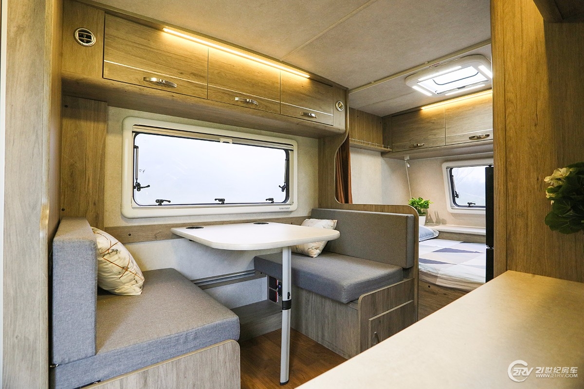 房车价格5-10万元拖挂式房车,房车价格5-10万元7米拖挂房车