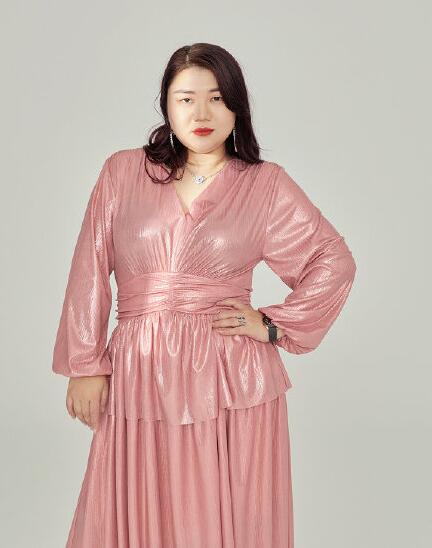 杨天真回应穿吊带裙被骂,杨天真晒旧照她真的特别自信