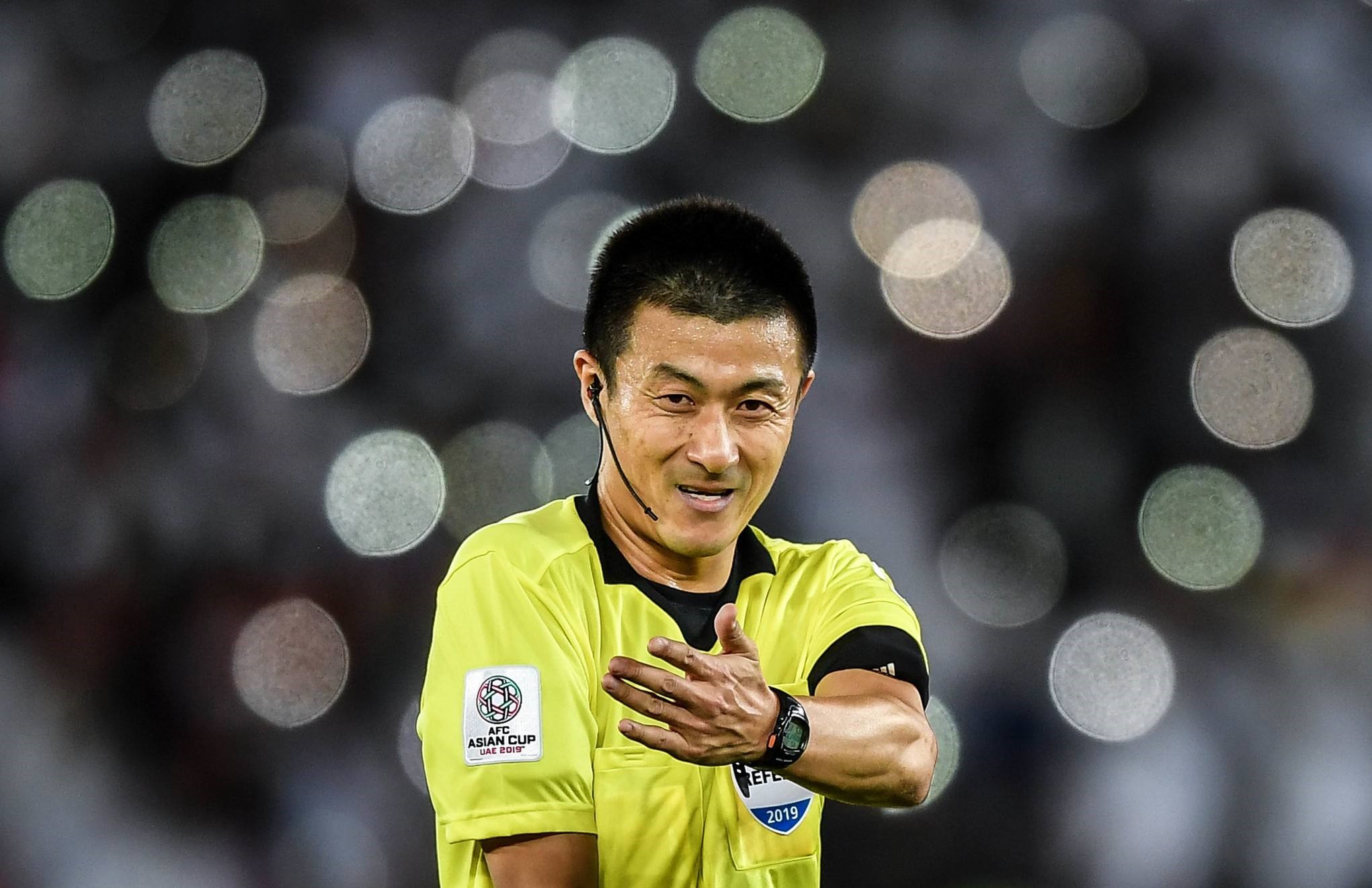 傅明打死不看VAR原因曝光，害怕被停哨，VAR让裁判水平饱受质疑