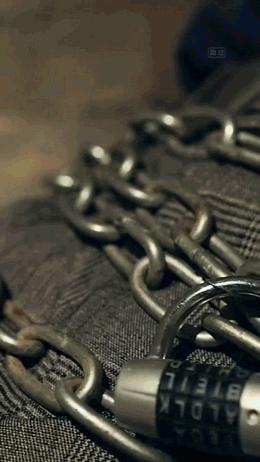 腾讯新作！这款真人实拍密室逃脱游戏，堪称手机版《电锯惊魂》