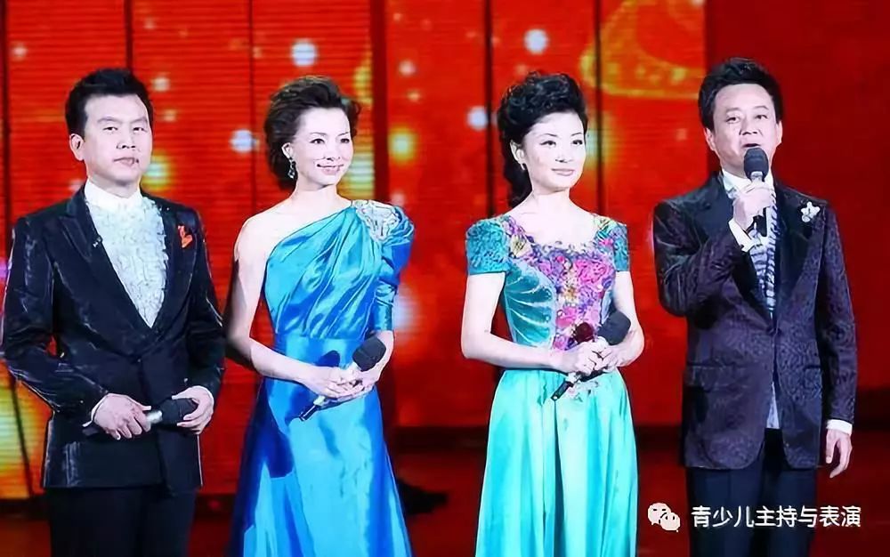 华艺口才课堂主持人服装,冬季口才主持考级服装搭配