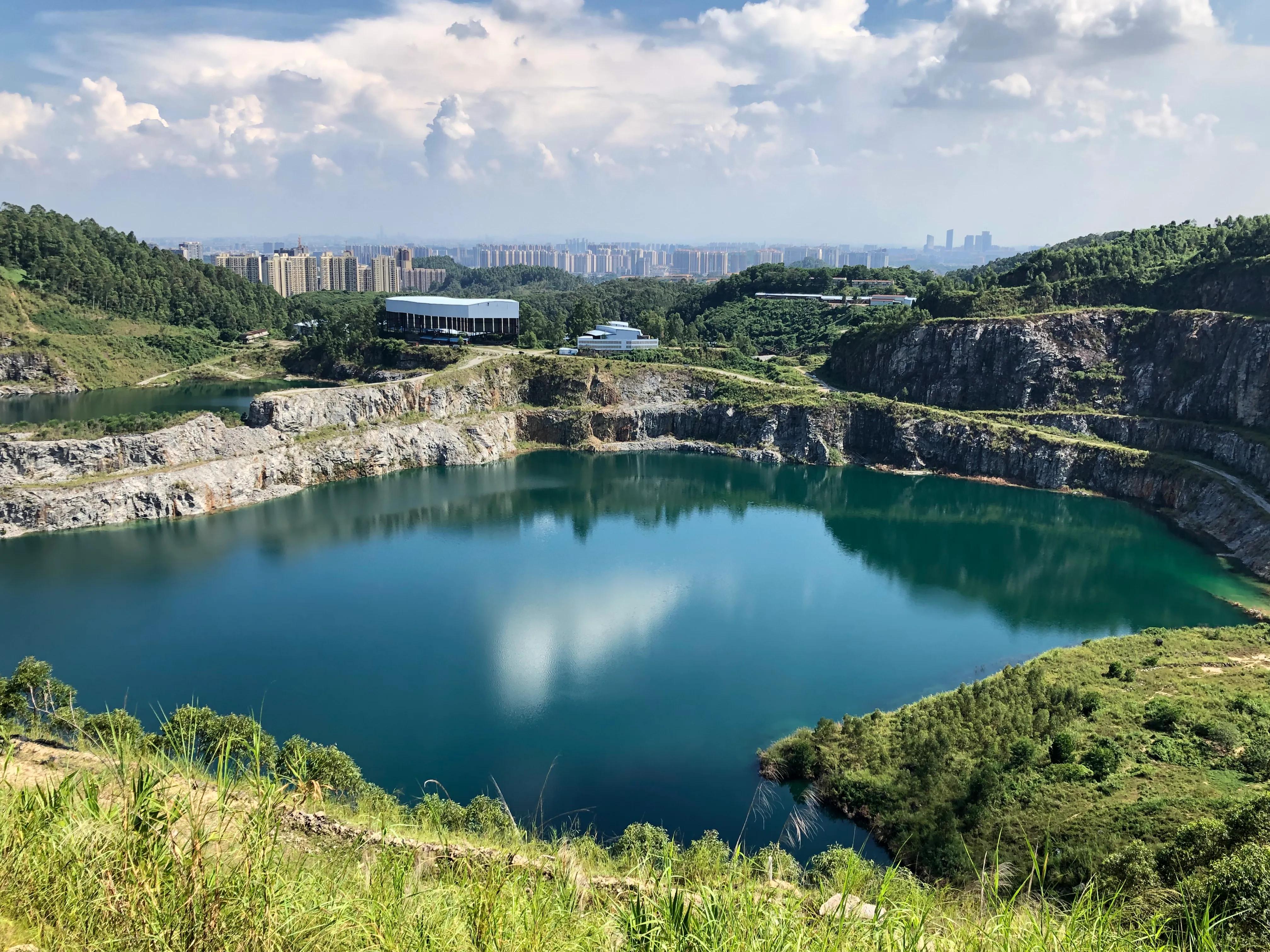 黄埔石牙顶天坑攻略,广州黄埔石牙顶天坑景色