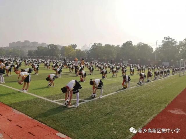 小学校园足球比赛精彩瞬间七人制,新区第五届中小学校园足球比赛