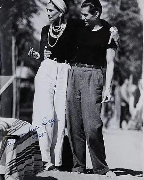 粉墨富婆再添一锤，Jennie穿的香奈儿全是有钱都买不到的绝版货？