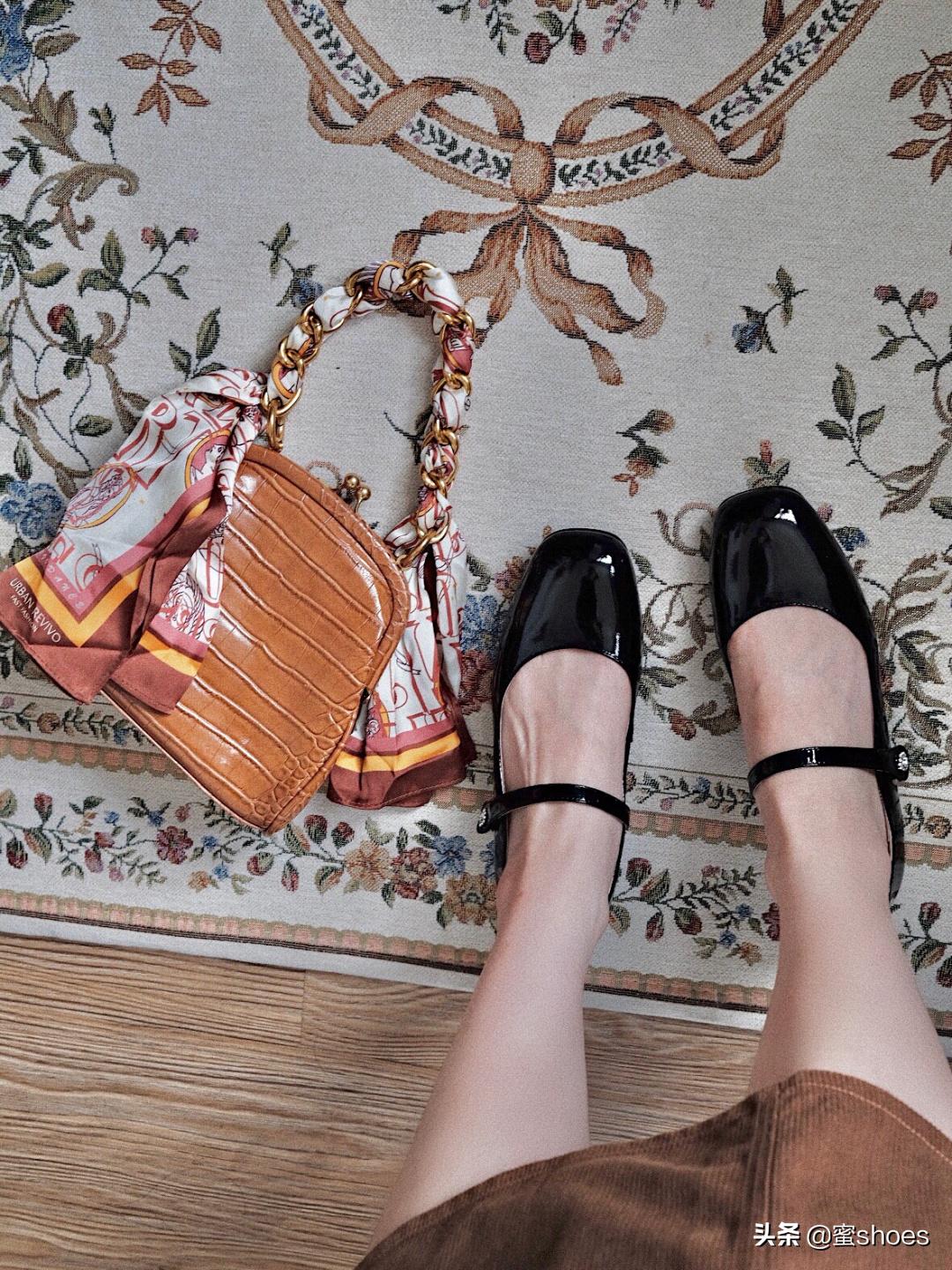 同样是高跟鞋的品类，猫跟鞋、穆勒鞋和玛丽珍鞋有什么不同之处？