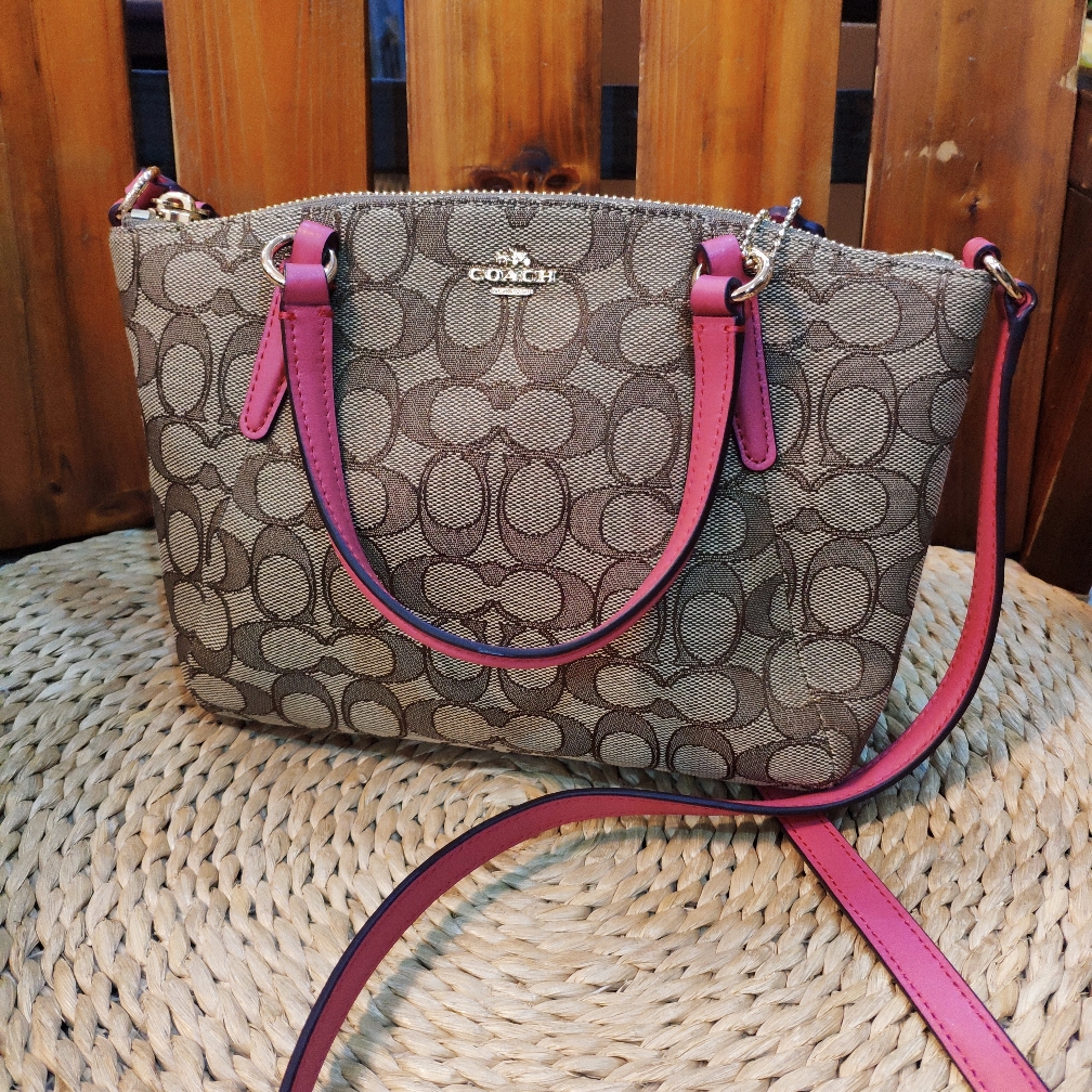 蔻驰包包经典入门款,蔻驰经典款马鞍包