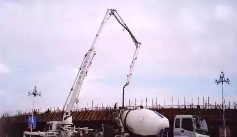 泵送混凝土堵管原因,泵送管被混凝土堵死了怎么清理