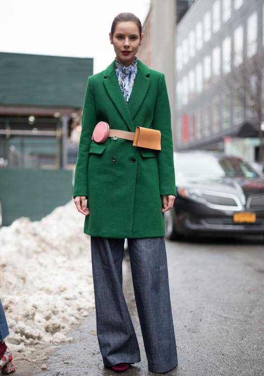 今年流行的纸袋裤怎么穿,新款流行好看显瘦百搭裤