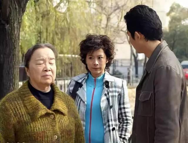 十年后重温《双面胶》：这种“嘴甜”的凤凰男，最是可怕