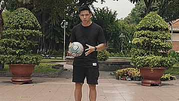 新手小白怎么颠勺,足球小白颠球入门教程