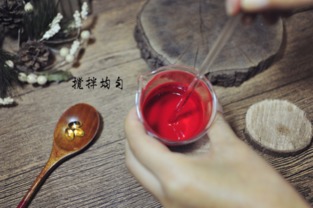 看完制作口红的方法你还敢用吗,自制口红违法