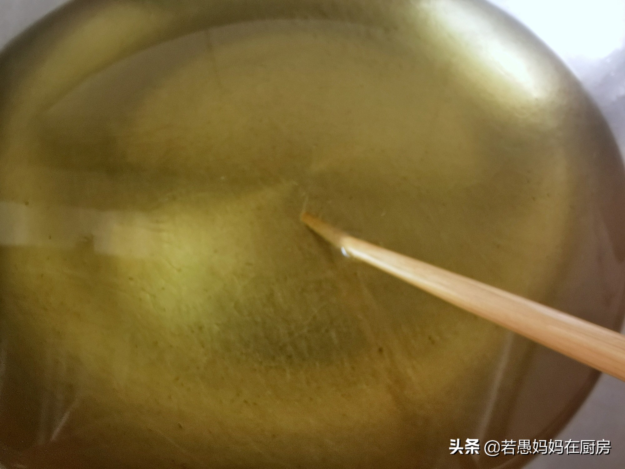 炸油条用酵母粉和苏打粉,油条用酵母粉和泡打粉哪个好