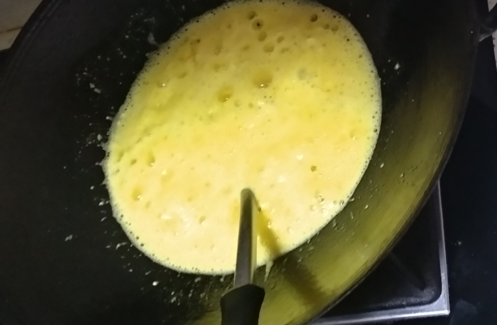 咸鸭蛋太咸了怎么能让它不咸,咸鸭蛋太咸了怎么做饼