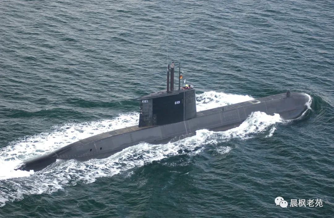 苍龙级潜艇指挥塔高度,潜艇指挥塔内部