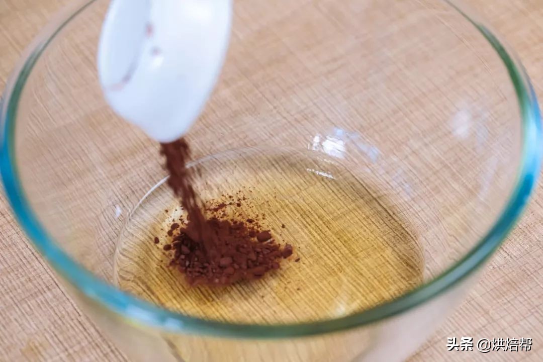 蛋糕抹面的技巧和手法在家自己做,一款不用抹面就可以完成的蛋糕