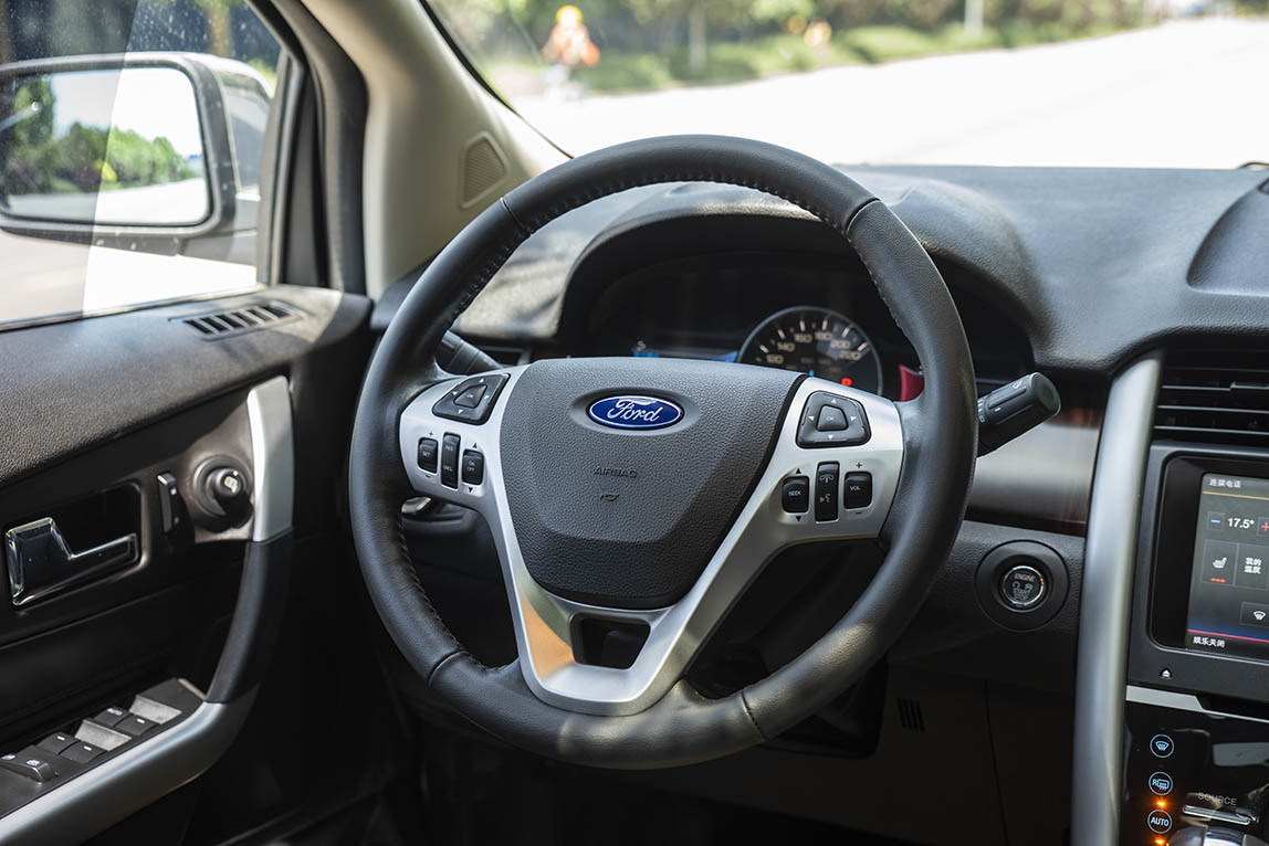 试驾福特新款福克斯视频,试驾老款福特福克斯两厢