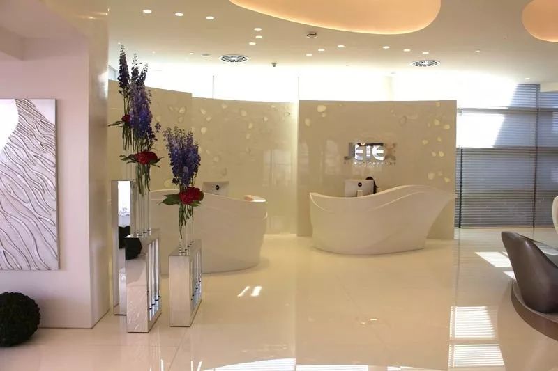 迪拜机场豪华VIP私人候机楼,还可试驾布加迪威龙,简直壕气冲天