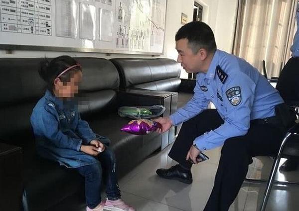 熊孩子往井盖扔鞭炮被炸飞,熊孩子往井盖中扔鞭炮被炸飞后续