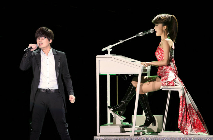 玖月奇迹与王小玮合影,玖月奇迹和王小玮还是夫妻吗