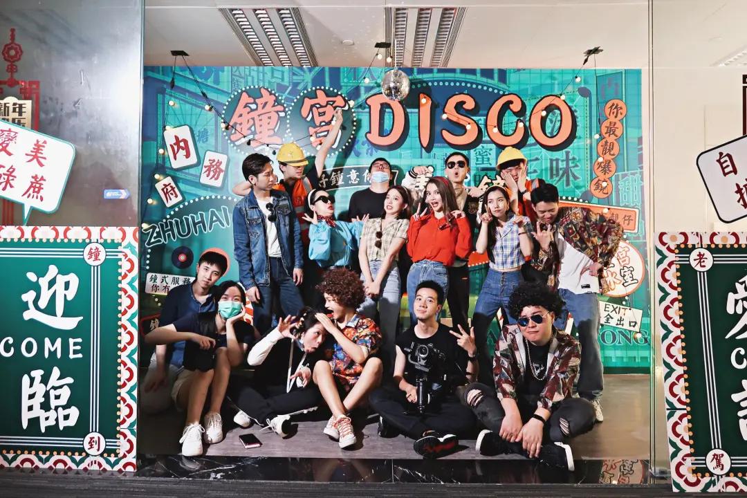 “后宫佳丽”40万，送奔驰送苹果，她如何称霸美妆圈？