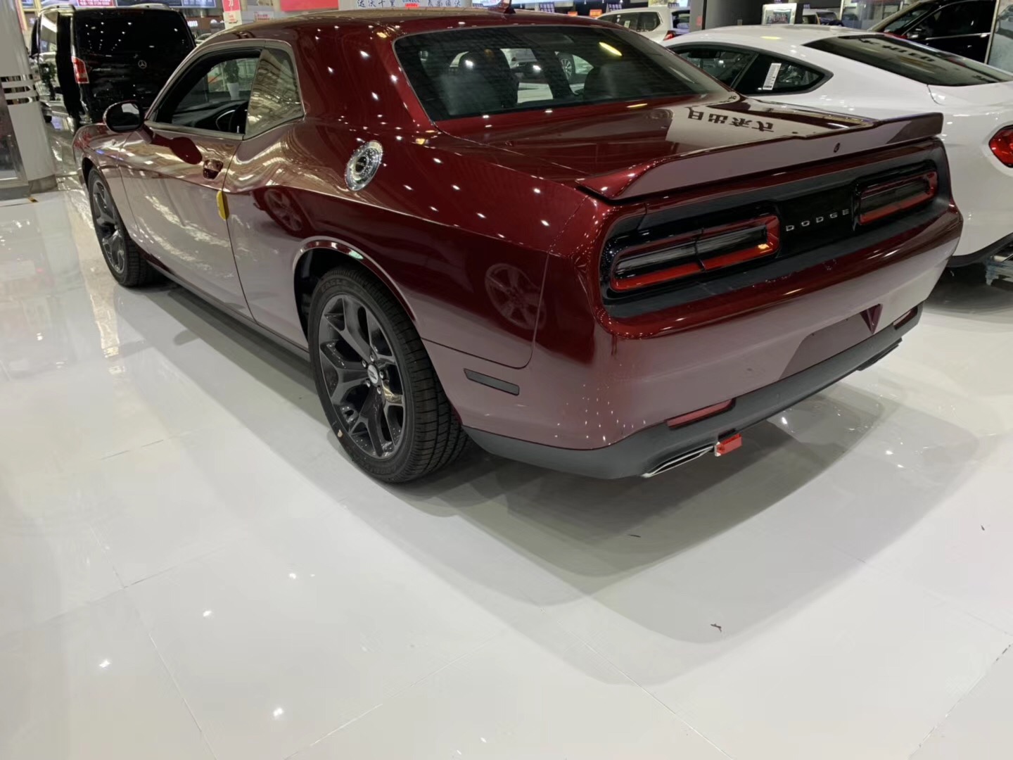 道奇挑战者最新落地价,道奇挑战者对比普通车