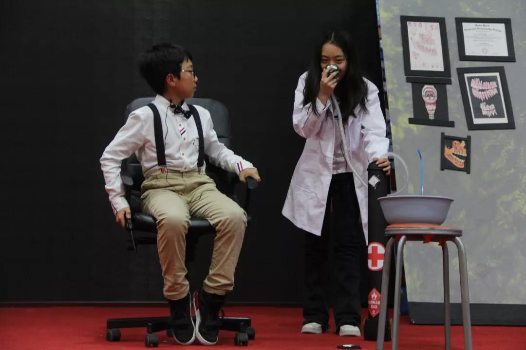 让你瑟瑟发抖地捧腹大笑/力迈中美国际学校卡文特“绿魔先生”