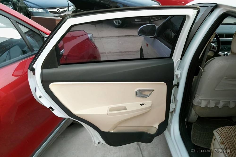 车窗下降有异响升窗没问题,车窗升到顶部吱吱响