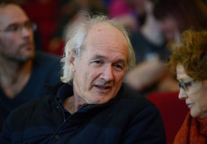 阿桑奇和母亲,阿桑奇母亲访谈