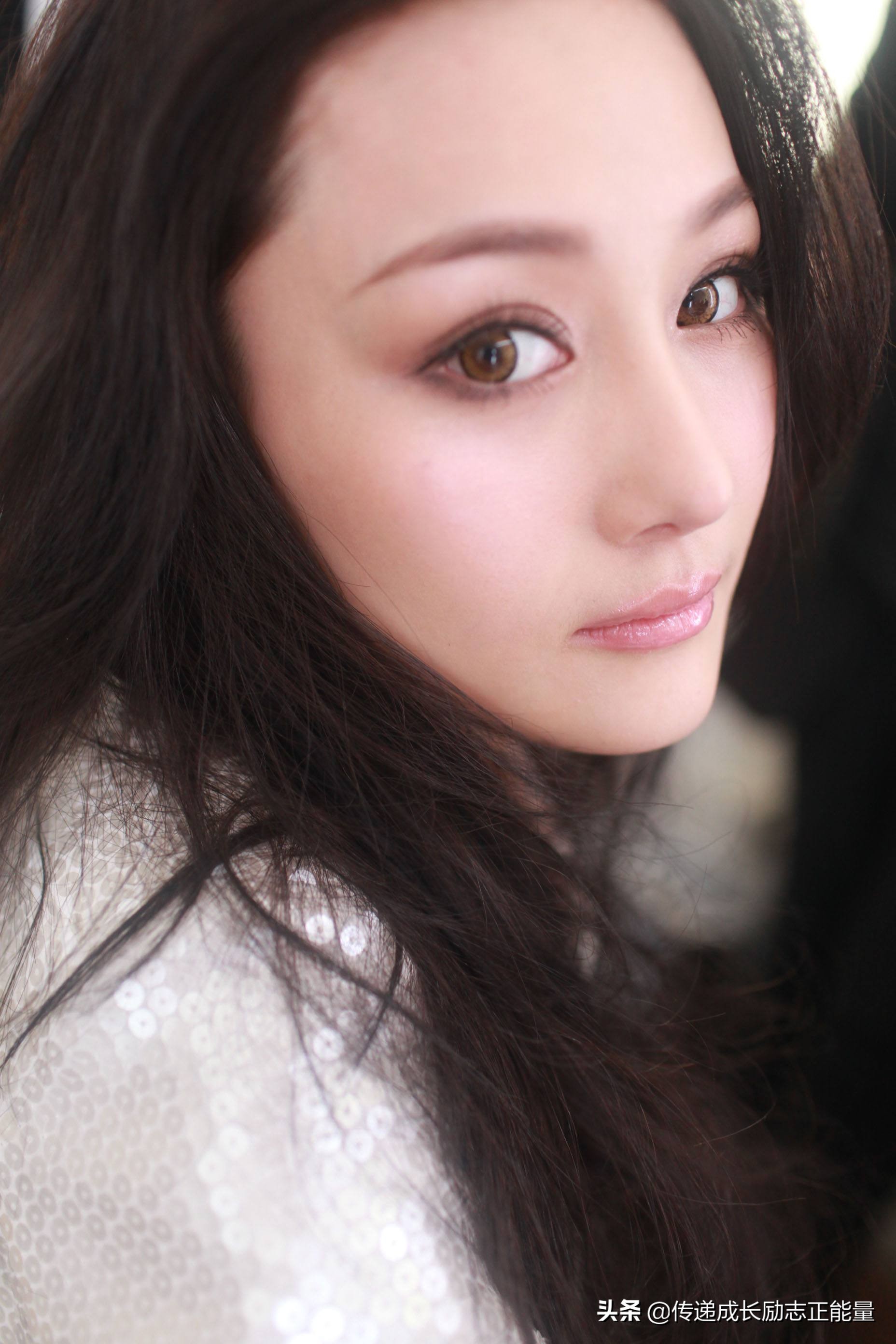 张馨予化身足球宝贝视频,张馨予世界杯足球模特