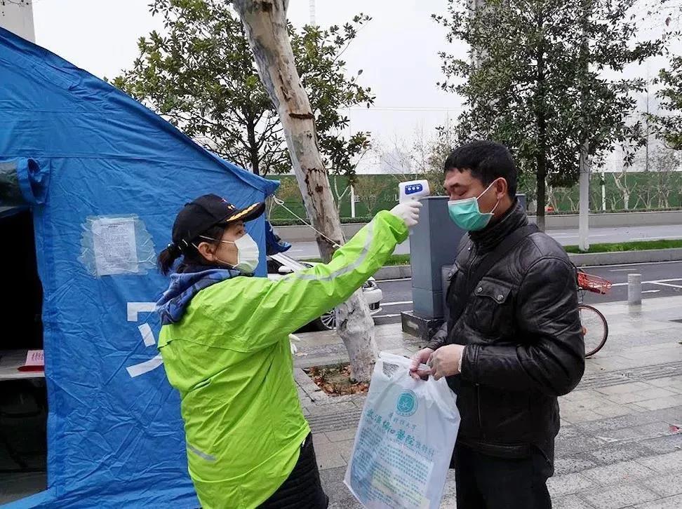 硚口妇联：奏响战疫“三部曲”