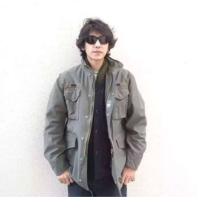 今天余文乐老师要为你们上一堂军装搭配课，答应我要好好学习哟！